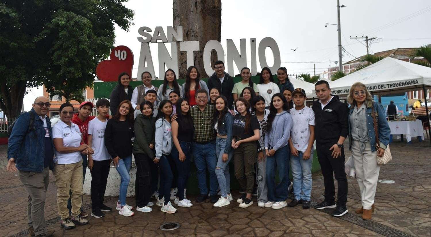 Primera Vitrina de Emprendimiento Juvenil en San Antonio del Tequendama