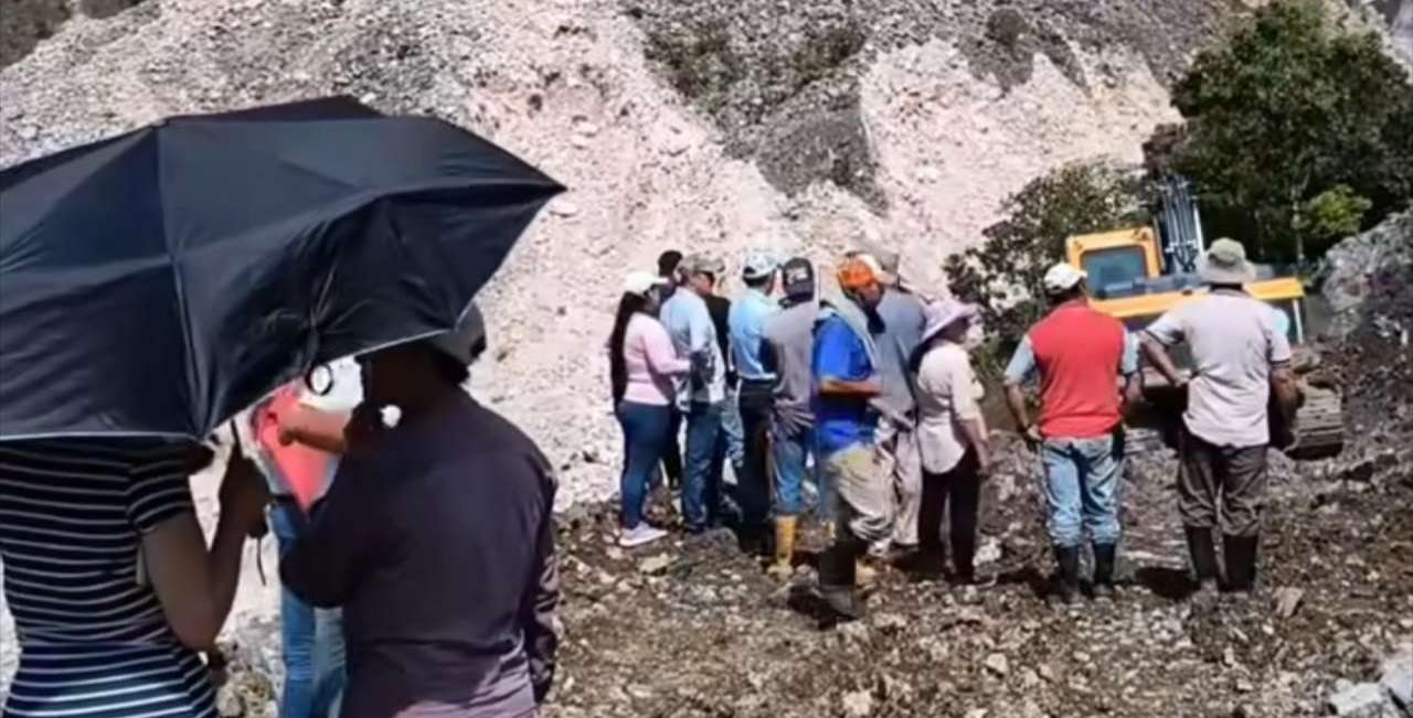 Apertura de vía Guayabetal-Gutiérrez