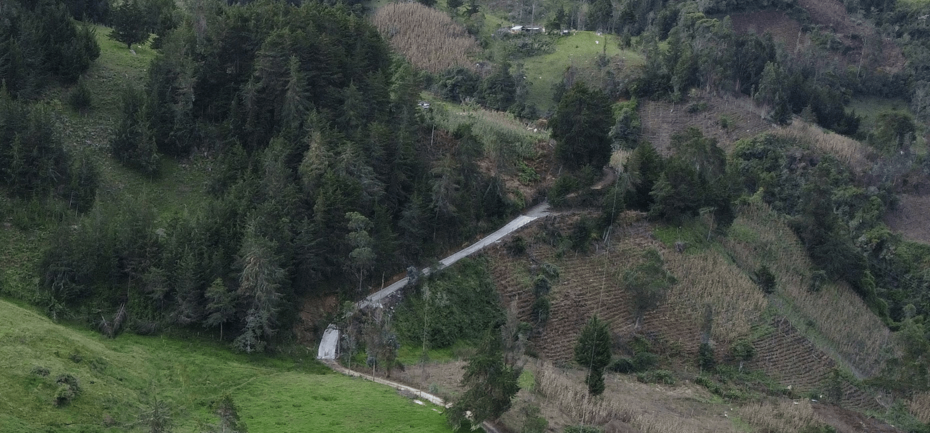 En Gutiérrez, comunidad recibe la construcción de una importante placa huella