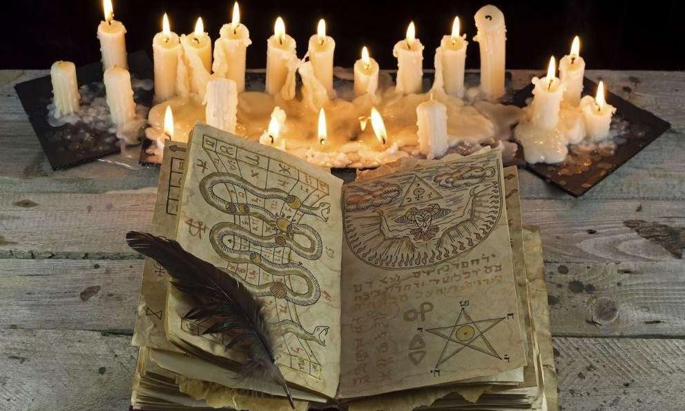 Magia a través del tiempo: del poder ancestral a la persecución religiosa.
