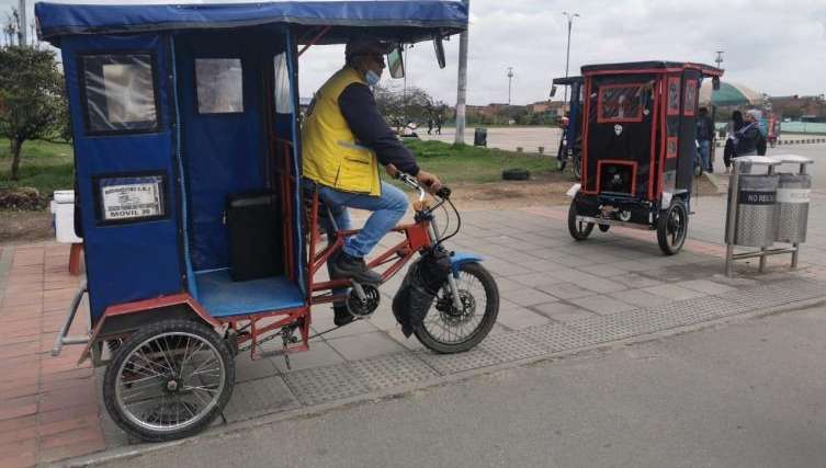 Nuevas regulaciones formalizan el sector de bicitaxis en Colombia
