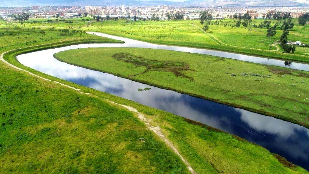 Desesperada búsqueda de hombre que se lanzó al río Bogotá para evitar un asalto