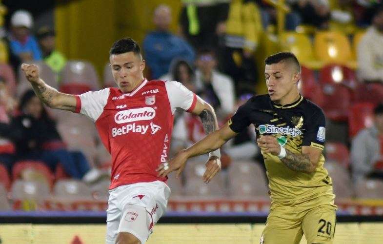 A Santa Fe se le olvidó ganar en El Campín y Junior se impuso en el último minuto