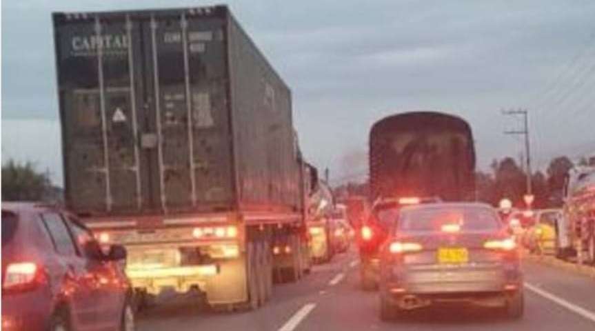 Una persona muerta deja accidente de tránsito en el ingreso a Bogotá por la calle 13