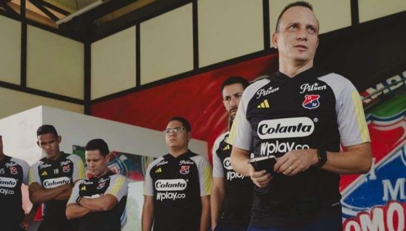 “Estoy feliz de pertenecer a esta familia”: Alejandro Restrepo es nuevo técnico de Medellín