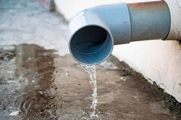 Emergencias por tubos de agua rotos afectan a Soacha y Bosa: racionamiento y desperdicio de agua