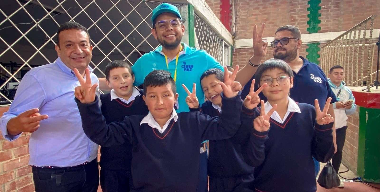 Une, anfitrión del lanzamiento del proyecto Ciberpaz