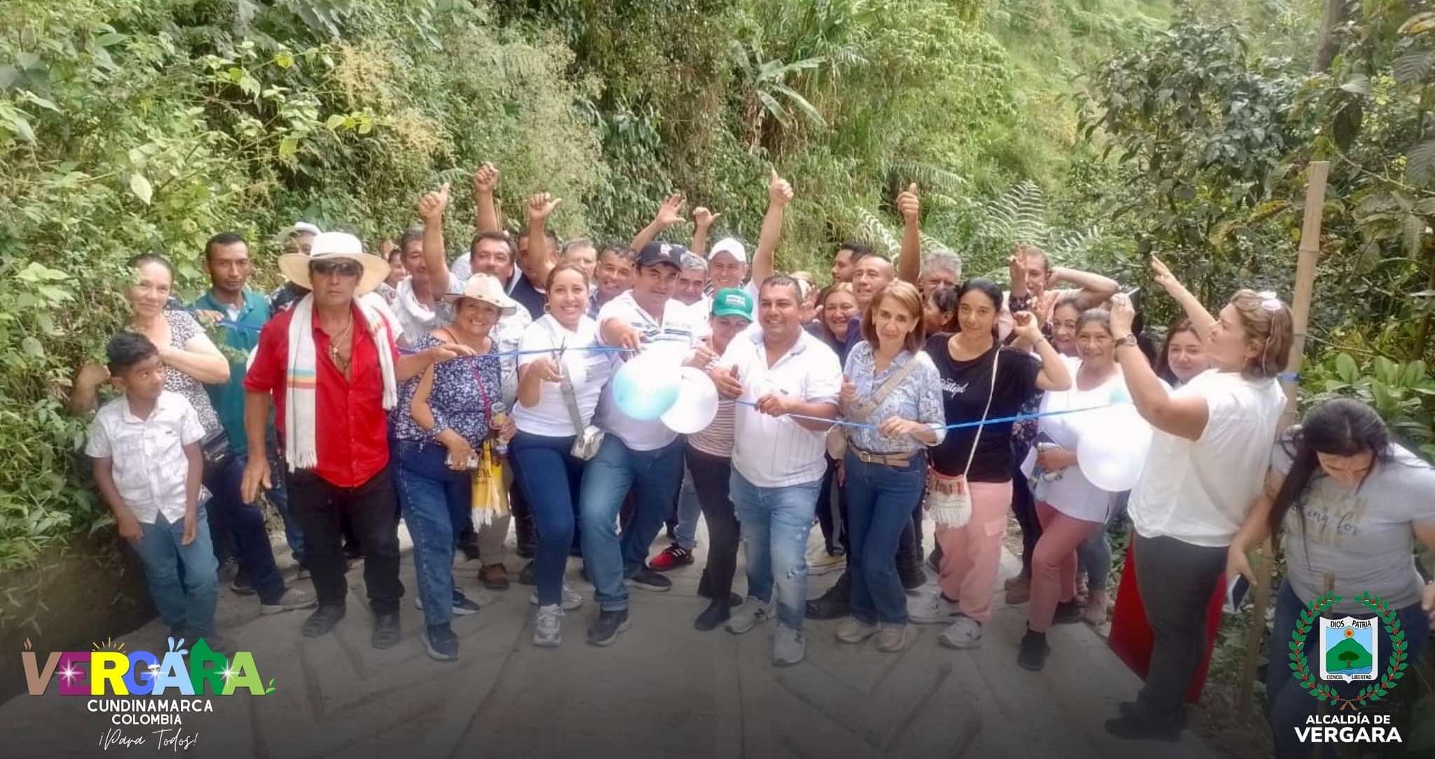 Placa huella de 160 metros en la vereda La Chorrera, Vergara