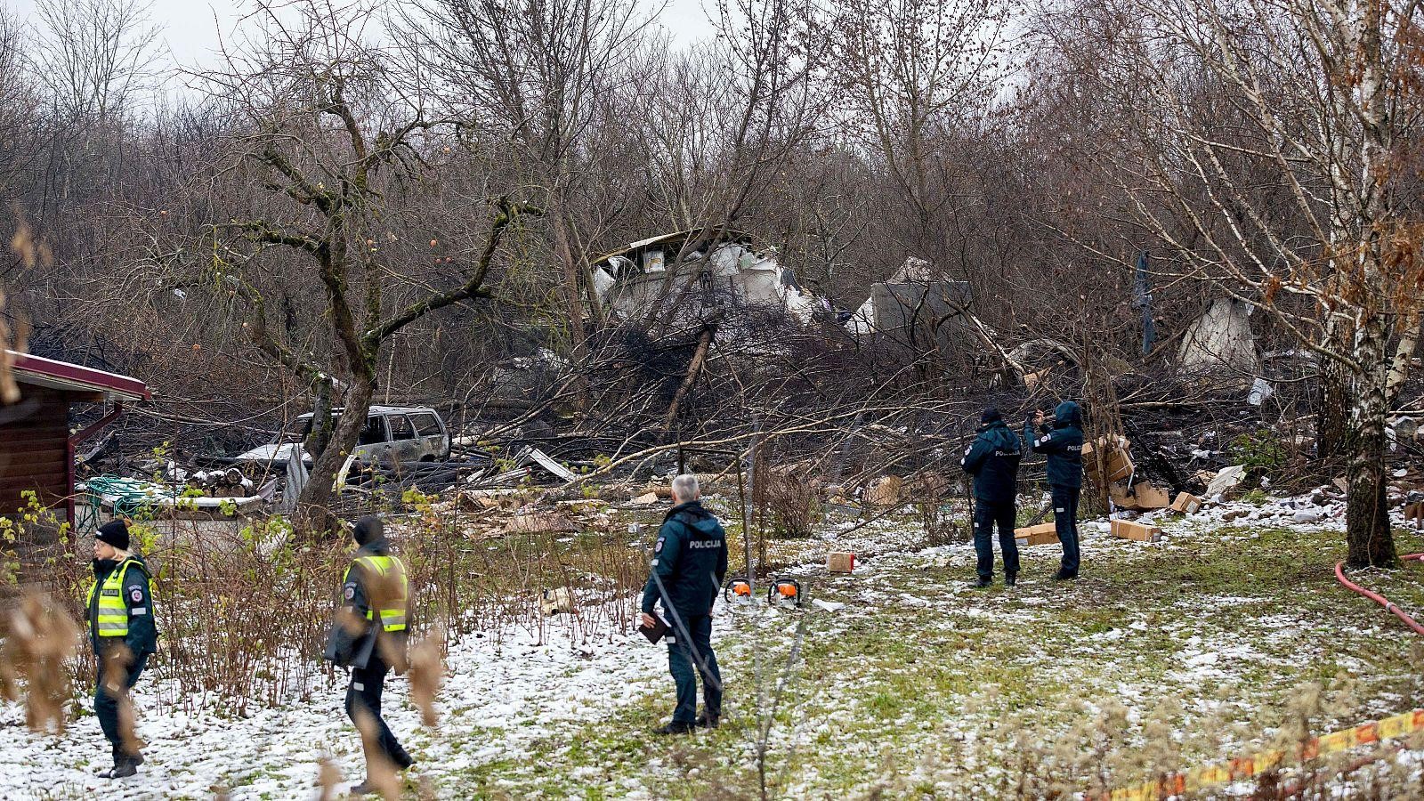 Se estrella avión de carga en Lituania: un fallecido y tres sobrevivientes