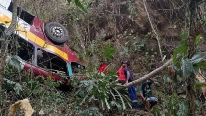 23 muertos deja accidente de bus en Brasil