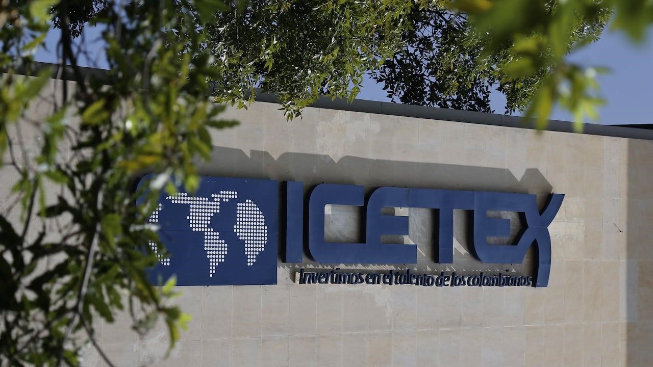 Interponen queja contra el Ministerio de Educación por crisis en el Icetex