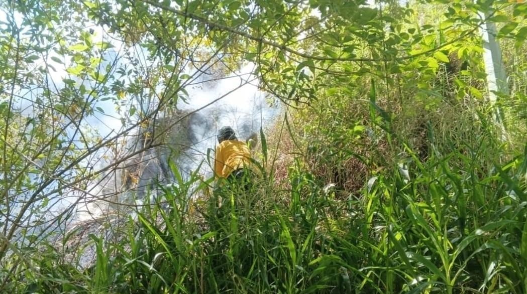 Incendio en el Cerro Monruta movilizó a los bomberos en Cáqueza