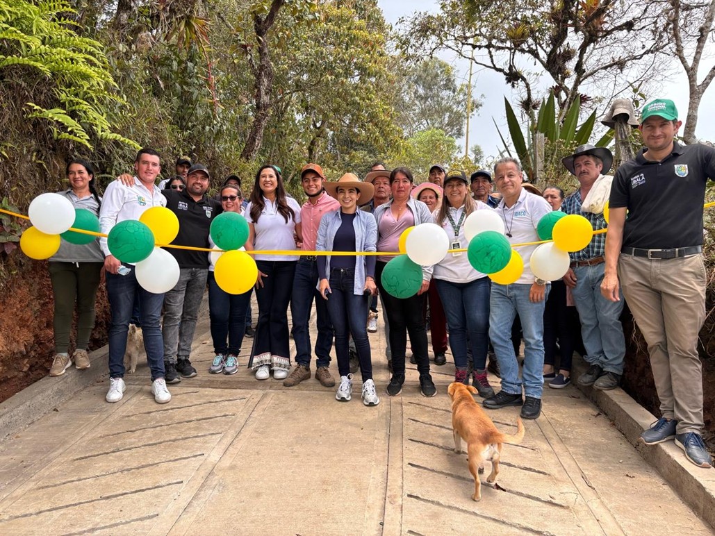 IDACO mejora la movilidad rural en el Guavio con la entrega de nuevas placas huella