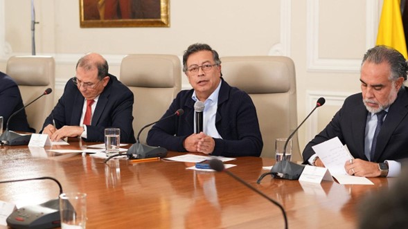 Petro advierte que no pagará deudas de las EPS