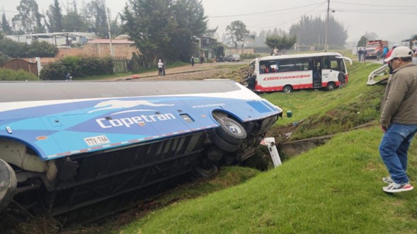 Choque entre buses en Gachancipá deja 31 heridos y 2 fallecidos