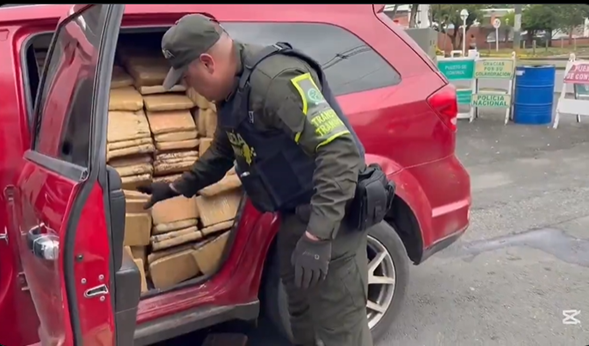 Incautan casi una tonelada de marihuana en Cali