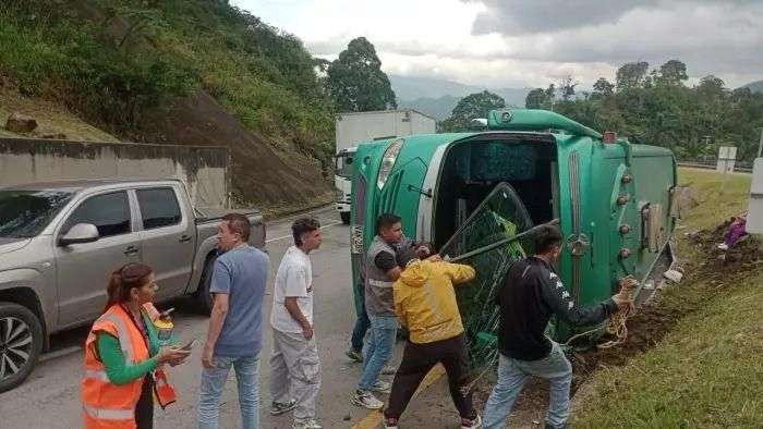 Grave accidente en la vía Bogotá – La Vega deja varios heridos