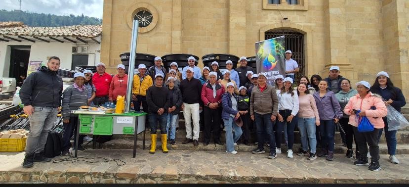 Comunidades restauran ecosistemas hídricos con apoyo del gobierno