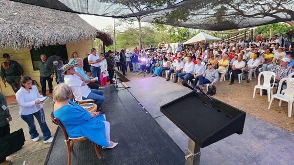 Entrega de  tierras a firmantes del Acuerdo de Paz