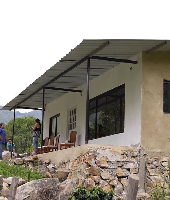 Mejoran 700 hogares rurales con apoyo comunitario y participación vecinal