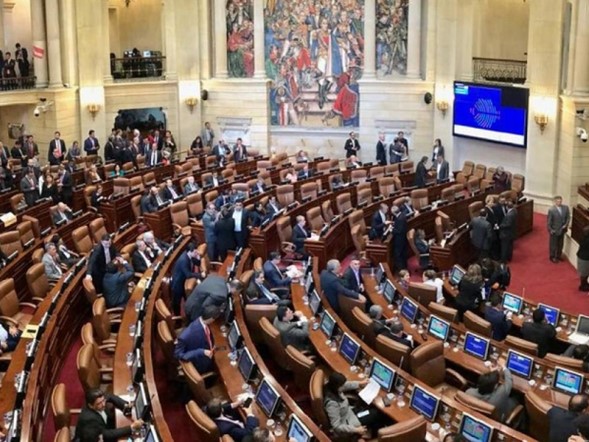 En marcha proyecto de reducción salarial para congresistas