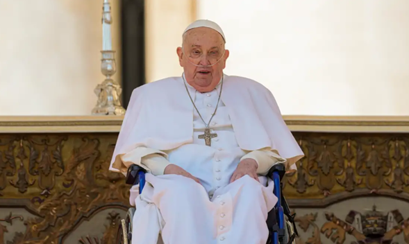 El papa Francisco reaparece en público