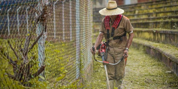Internos en proceso de resocialización participan en la reparación del estadio de Girardot