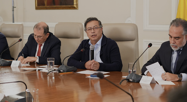 Gobierno colombiano enfrenta tensiones internas tras Consejo de Ministros