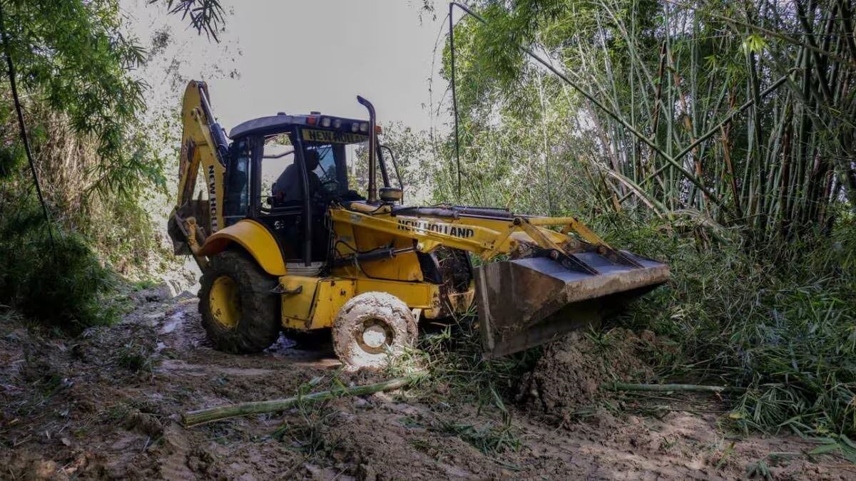 Maquinaria activa en Pacho por temporada de lluvias