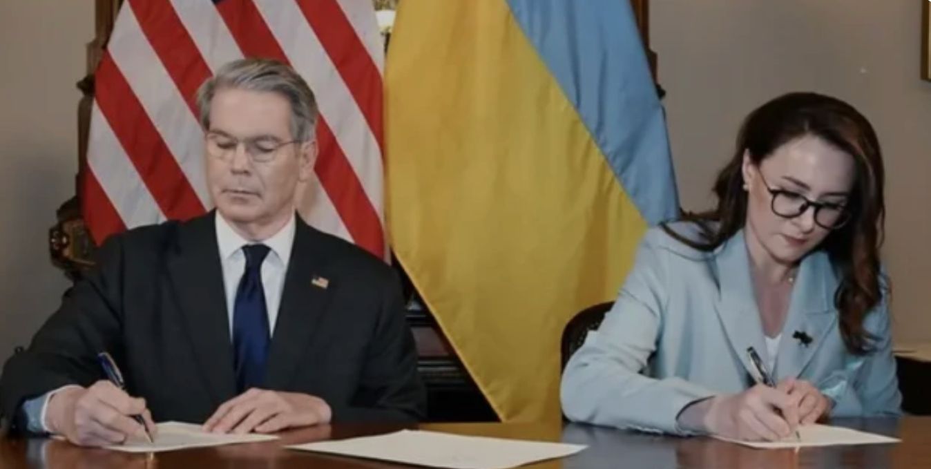 Ucrania y Estados Unidos firman acuerdo de recursos naturales
