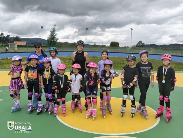 Patinadores de Ubalá debutan en pista profesional durante festival deportivo en Guasca