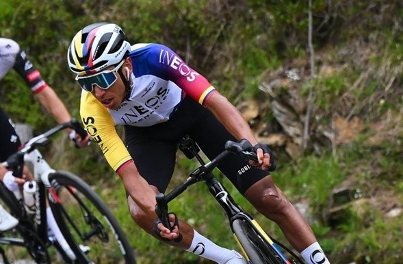 Egan Bernal y Einer Rubio, en el top 10 del Giro de Italia tras la etapa 17
