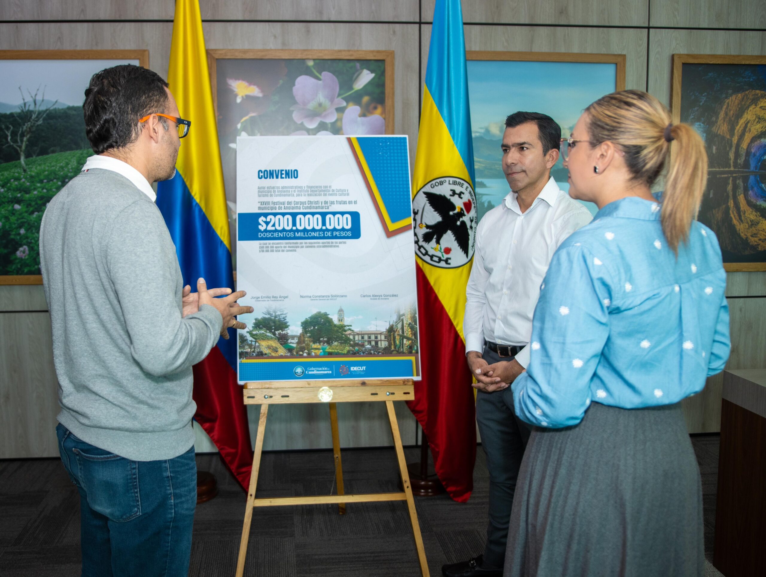 Firman convenio por 700 millones para el Festival del Corpus Christi en Anolaima