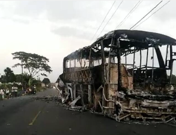 Incineran bus que cubría la vía entre Puerto Rico – San Vicente del Caguán, Caquetá