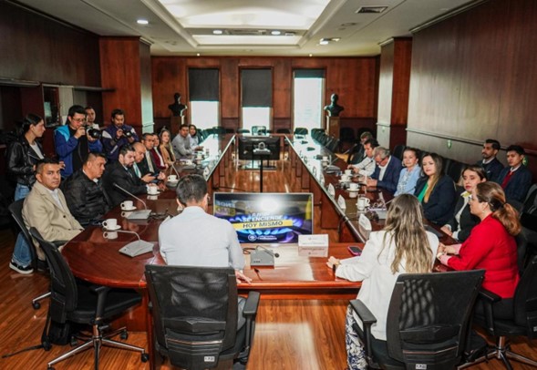 Amplían cobertura de gas natural en Cundinamarca con nuevas conexiones