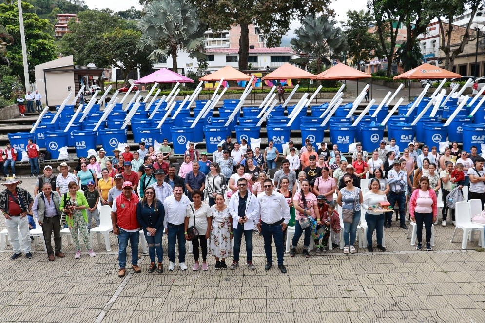 CAR completa entrega de los primeros 1.000 tanques para recolección de aguas lluvia