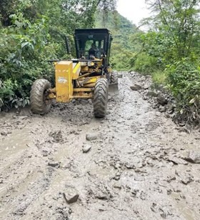 Emergencias viales fueron atendidas con éxito en Quebradanegra tras fuertes lluvias