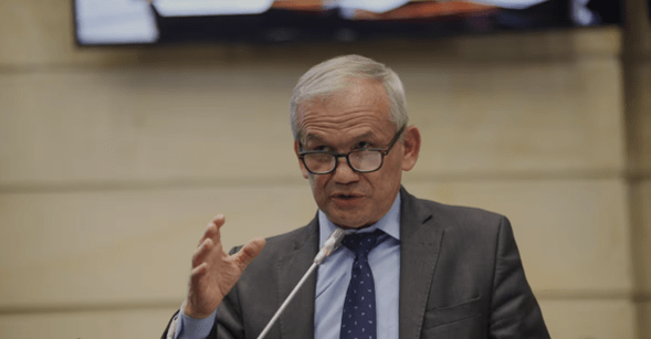 Carlos Ramón González renuncia a la Alianza Verde tras escándalo de la UNGRD