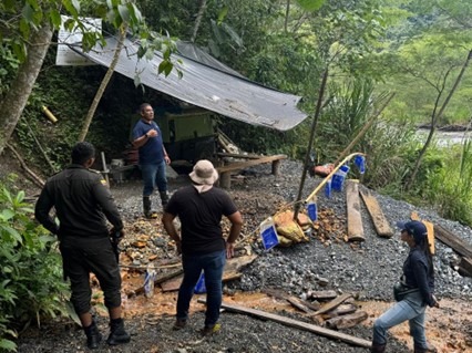 CAR suspende explotación ilegal de esmeraldas en Yacopí