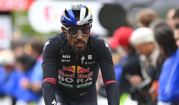 El Giro de Italia puso a Daniel Martínez como favorito a ganar el título de la montaña