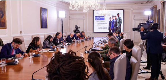 Petro anuncia reforma radical en la administración de puertos y aeropuertos