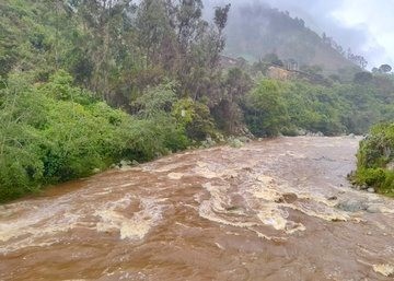 Alerta por creciente del río Magdalena deja más de 100 familias afectadas