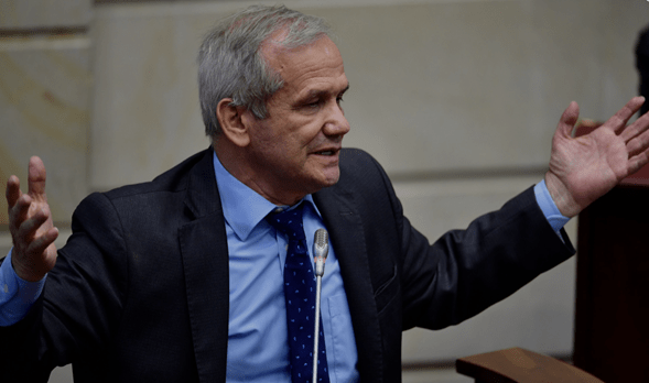 “Calumnias sin fundamento”, Carlos Ramón González rechaza cargos en escándalo