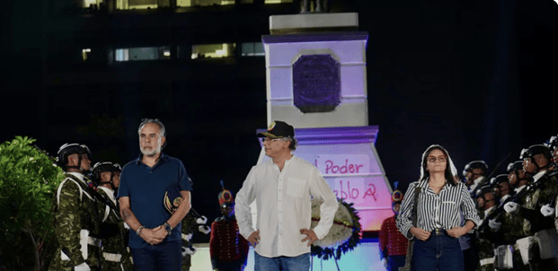 Petro arremete contra la clase política tradicional en Cabildo Abierto en Barranquilla