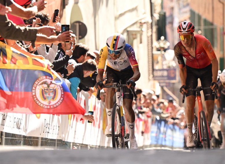 Egan Bernal asciende al séptimo puesto de la general en el Giro de Italia