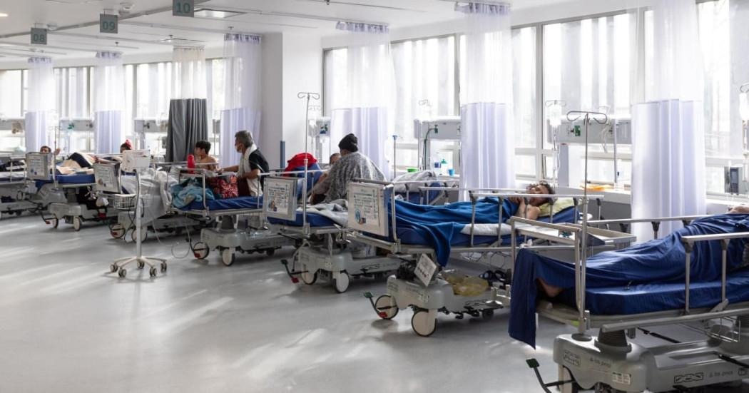 Continúa alerta amarilla hospitalaria en Bogotá por alta congestión en urgencias