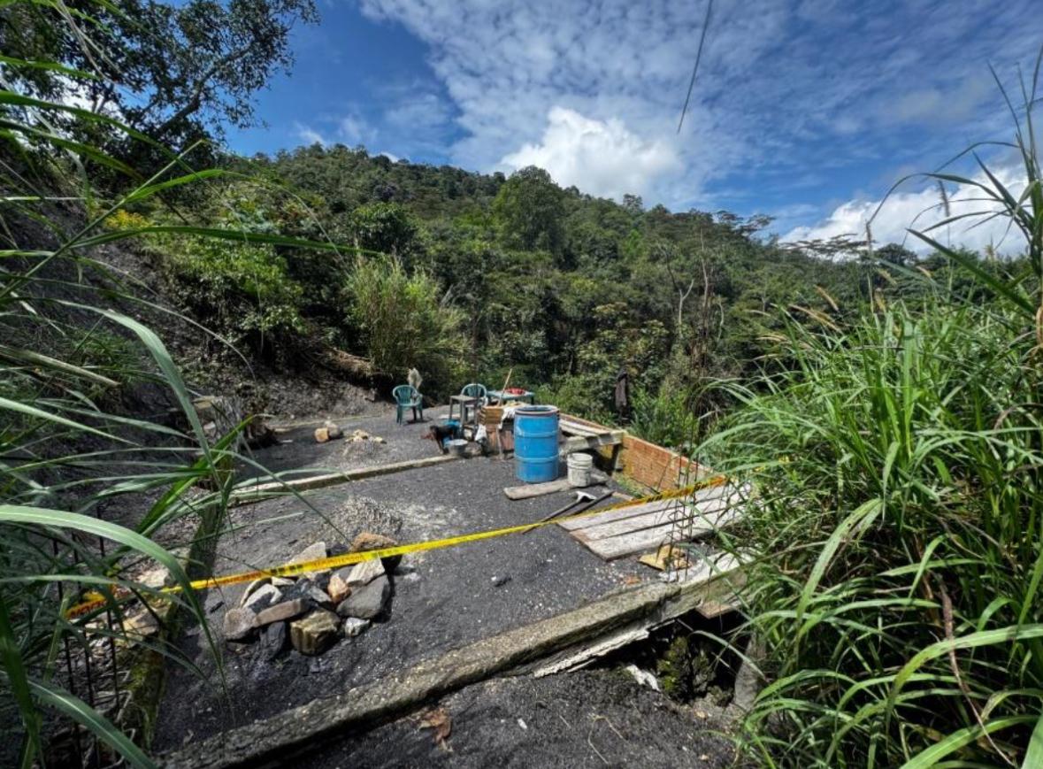 Suspenden obra ilegal en zona de riesgo en Guayabal de Síquima
