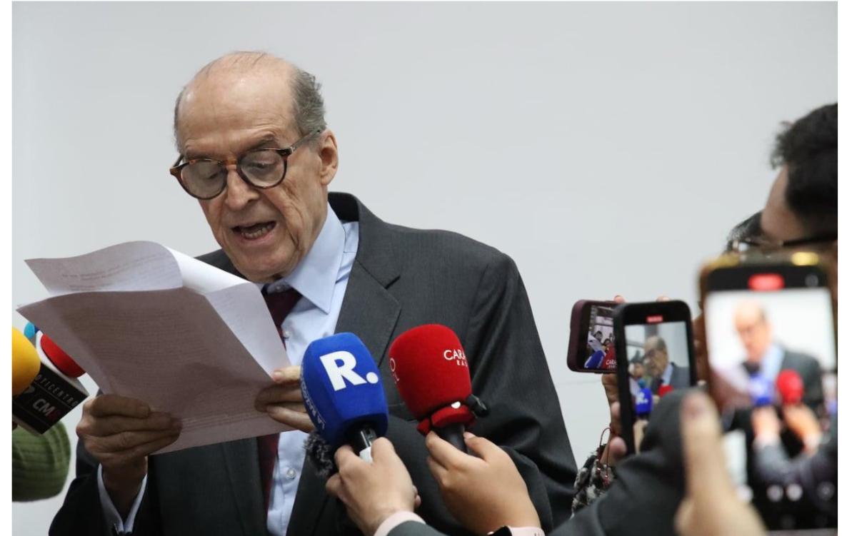 Excanciller Álvaro Leyva denuncia amenazas y responsabiliza al presidente Gustavo Petro