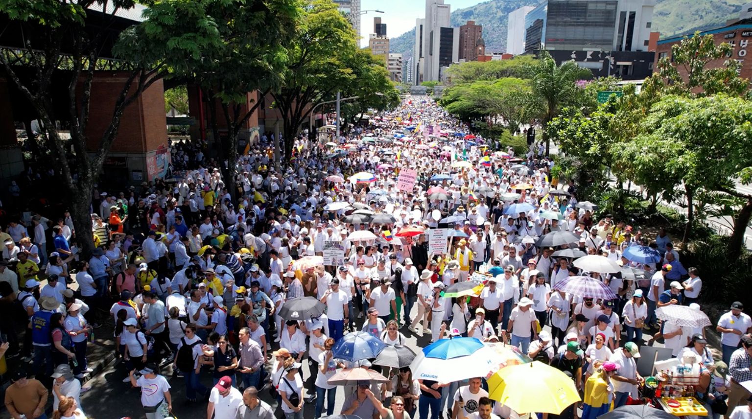 El país se  moviliza en el Día del Trabajo en respaldo a la consulta popular