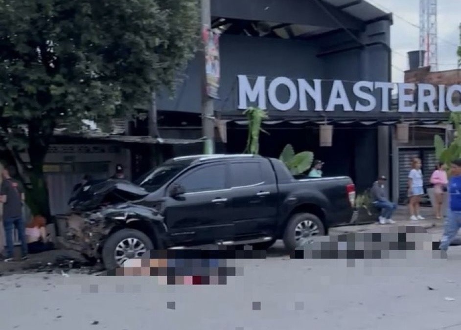 Camioneta arrolla a cinco personas en Granada, Meta: tres murieron